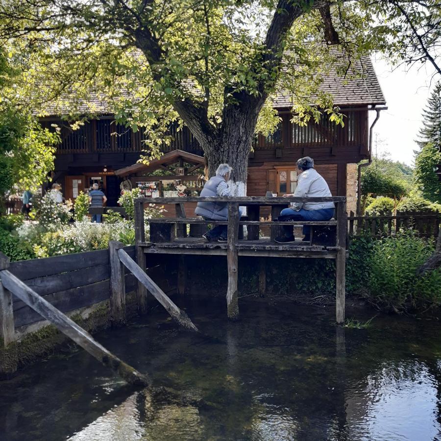 Guesthouse Pod Rastockim Krovom Slunj Exteriör bild